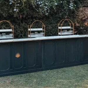 Triple bar with corners